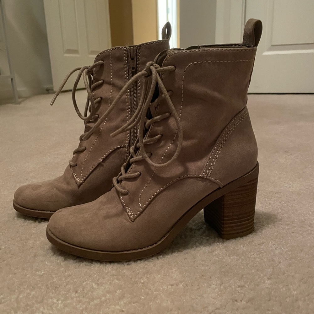 Universal Thread booties